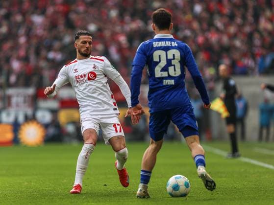 Mehmet Can Aydin (FC Schalke 04, 23) im Zweikampf gegen Leart Pacarada (FC Köln FC Koeln, 17), GER, FC Köln Koeln vs. FC Schalke 04, Fussball, 2. Bundesliga, 21. Spieltag, Spielzeit 2024 2025, 09.02.2025, DFL DFB REGULATIONS PROHIBIT ANY USE OF PHOTOGRAPHS AS IMAGE SEQUENCES AND OR QUASI-VIDEO, GER, FC Köln Koeln vs. FC Schalke 04, Fussball, 2. Bundesliga, 21. Spieltag, Spielzeit 2024 2025, 09.02.2025 Köln Koeln