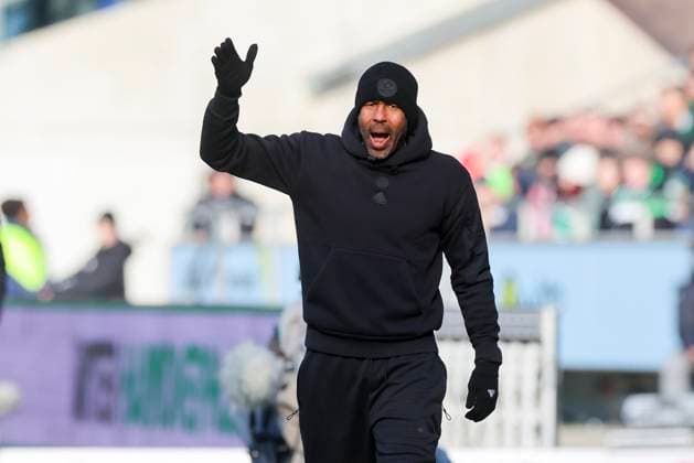 Trainer Daniel Thioune (Fortuna Duesseldorf) gestikuliert, 2. Bundesliga, Hannover 96 vs Fortuna Düsseldorf, Heinz von Heiden Arena am 09. February 2025 in Hannover, Deutschland. (Foto von Marco Steinbrenner DeFodi Images) Trainer Daniel Thioune (Fortuna Duesseldorf) gestures, 2. Bundesliga, Hannover 96 vs Fortuna Düsseldorf, Heinz von Heiden Arena, February 9, 2025 in Hanover, Germany. (Photo by Marco Steinbrenner DeFodi Images) DFB DFL REGULATIONS PROHIBIT ANY USE OF PHOTOGRAPHS AS IMAGE SEQUENCES AND OR QUASI-VIDEO. Defodi-700_hann_dus_20250209_005
