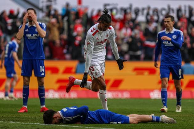 Tor, Torjubel, zum 1:0 durch Damion Downs (FC Köln FC Koeln, 42), GER, FC Köln Koeln vs. FC Schalke 04, Fussball, 2. Bundesliga, 21. Spieltag, Spielzeit 2024 2025, 09.02.2025, DFL DFB REGULATIONS PROHIBIT ANY USE OF PHOTOGRAPHS AS IMAGE SEQUENCES AND OR QUASI-VIDEO, GER, FC Köln Koeln vs. FC Schalke 04, Fussball, 2. Bundesliga, 21. Spieltag, Spielzeit 2024 2025, 09.02.2025 Köln Koeln