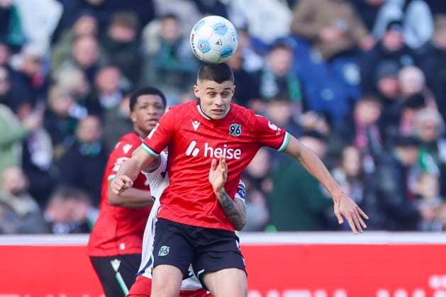 Nicolo Tresoldi (Hannover 96) kontrolliert den Ball, 2. Bundesliga, Hannover 96 vs Fortuna Düsseldorf, Heinz von Heiden Arena am 09. February 2025 in Hannover, Deutschland. (Foto von Marco Steinbrenner DeFodi Images) Nicolo Tresoldi (Hannover 96) controls the ball, 2. Bundesliga, Hannover 96 vs Fortuna Düsseldorf, Heinz von Heiden Arena, February 9, 2025 in Hanover, Germany. (Photo by Marco Steinbrenner DeFodi Images) DFB DFL REGULATIONS PROHIBIT ANY USE OF PHOTOGRAPHS AS IMAGE SEQUENCES AND OR QUASI-VIDEO. Defodi-700_hann_dus_20250209_019