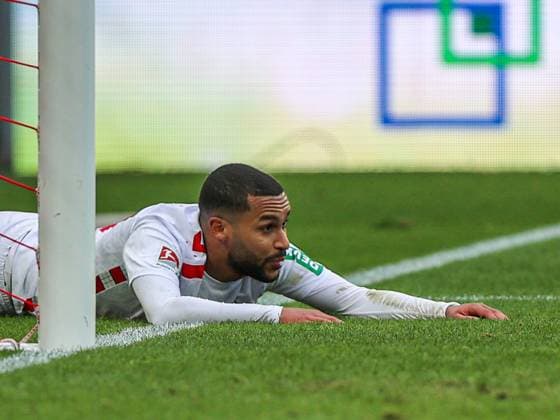 Linton Maina (FC Köln FC Koeln, 37) unzufrieden, enttäuscht enttaeuscht, GER, FC Köln Koeln vs. FC Schalke 04, Fussball, 2. Bundesliga, 21. Spieltag, Spielzeit 2024 2025, 09.02.2025, DFL DFB REGULATIONS PROHIBIT ANY USE OF PHOTOGRAPHS AS IMAGE SEQUENCES AND OR QUASI-VIDEO, GER, FC Köln Koeln vs. FC Schalke 04, Fussball, 2. Bundesliga, 21. Spieltag, Spielzeit 2024 2025, 09.02.2025 Köln Koeln