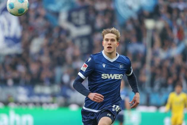David Herold (Karlsruher SC, 20), Karlsruher SC vs. Eintracht Braunschweig Fussball, 2. Bundesliga, 21. Spieltag, 2024 2025, 09.02.2025, DFL REGULATIONS PROHIBIT ANY USE OF PHOTOGRAPHS AS IMAGE SEQUENCES AND OR QUASI-VIDEO, Karlsruher SC vs. Eintracht Braunschweig Fussball, 2. Bundesliga, 21. Spieltag, 2024 2025, 09.02.2025 Karlsruhe