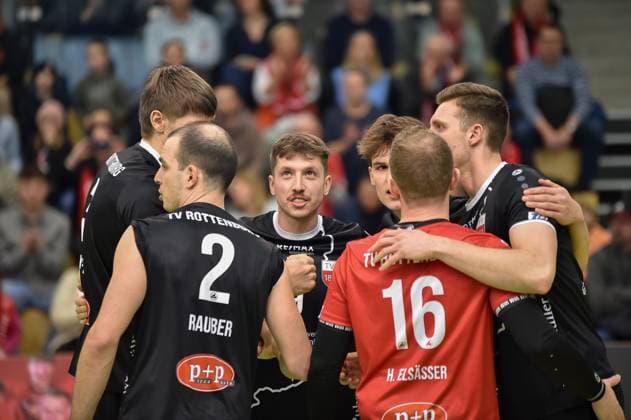Punktgewinn, in der Mitte Sam Elgert (TV Rottenburg, 09) TV Rottenburg vs. Volley YoungStars Friedrichshafen, Volleyball, 2. Bundesliga Sued, 18. Spieltag, Saison 2024 2025, 09.02.2025, TV Rottenburg vs. Volley YoungStars Friedrichshafen, Volleyball, 2. Bundesliga Sued, 18. Spieltag, Saison 2024 2025, 09.02.2025 Rottenburg Copyright: xEibner-Pressefoto RalphxKunzex EP_RKE