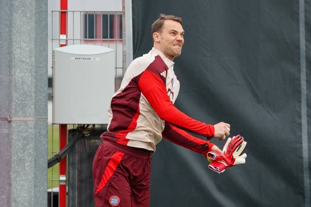 Manuel Neuer (FC Bayern Muenchen, 01) nach Ballwurf mit boesem Gesichtsausdruck, GER, Abschlusstraining, FC Bayern Muenchen, Fussball, UEFA Champions League, Play-offs, Saison 2024 2025, 11.02.2025, GER, Abschlusstraining, FC Bayern Muenchen, Fussball, UEFA Champions League, Play-offs, Saison 2024 2025, 11.02.2025 Muenchen Copyright: xEibner-Pressefoto JennixMaulx EP_JML