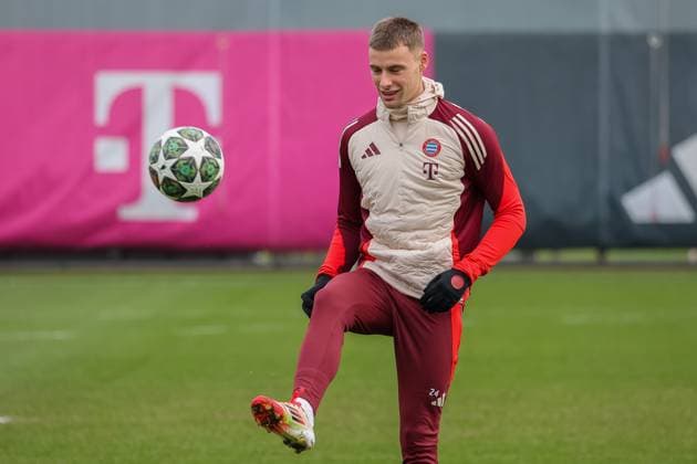 Gabriel Vidovic (FC Bayern Muenchen, 24) mit Ball beim Training, GER, Abschlusstraining, FC Bayern Muenchen, Fussball, UEFA Champions League, Play-offs, Saison 2024 2025, 11.02.2025, GER, Abschlusstraining, FC Bayern Muenchen, Fussball, UEFA Champions League, Play-offs, Saison 2024 2025, 11.02.2025 Muenchen Copyright: xEibner-Pressefoto JennixMaulx EP_JML