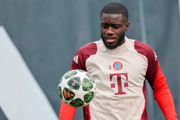 Dayot Upamecano (FC Bayern Muenchen, 02) mit Ball beim Training, GER, Abschlusstraining, FC Bayern Muenchen, Fussball, UEFA Champions League, Play-offs, Saison 2024 2025, 11.02.2025, GER, Abschlusstraining, FC Bayern Muenchen, Fussball, UEFA Champions League, Play-offs, Saison 2024 2025, 11.02.2025 Muenchen Copyright: xEibner-Pressefoto JennixMaulx EP_JML