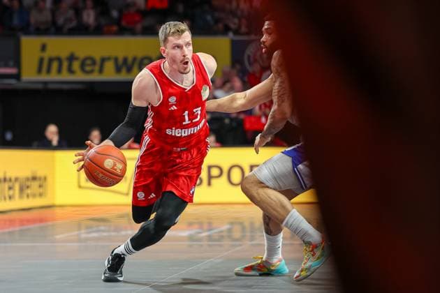 Andreas Obst (FC Bayern Basketball, 13) mit Ball, GER, FC Bayern Muenchen vs. Skyliners Frankfurt, Basketball, easycredit Basketball Bundesliga, BBL, 21. Spieltag, Saison 2024 2025, 11.02.2025, GER, FC Bayern Muenchen vs. Skyliners Frankfurt, Basketball, easycredit Basketball Bundesliga, BBL, 21. Spieltag, Saison 2024 2025, 11.02.2025 Muenchen Copyright: xEibner-Pressefoto JennixMaulx EP_JML