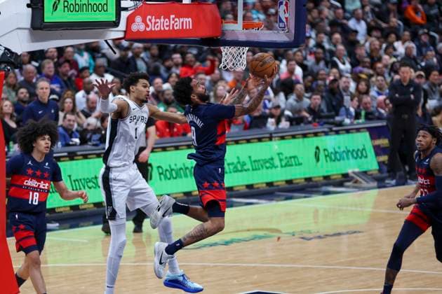February 10, 2025, Washington, District Of Columbia, USA: JUSTIN CHAMPAGNIE 9 of the Washington Wizards drives to the basket against VICTOR WEMBANYAMA 1 the San Antonio Spurs during the second half of NBA, Basketball Herren, USA action at Capital One Arena. Washington USA - ZUMAs352 20250210_zsp_s352_037 Copyright: xSabinaxShyshx