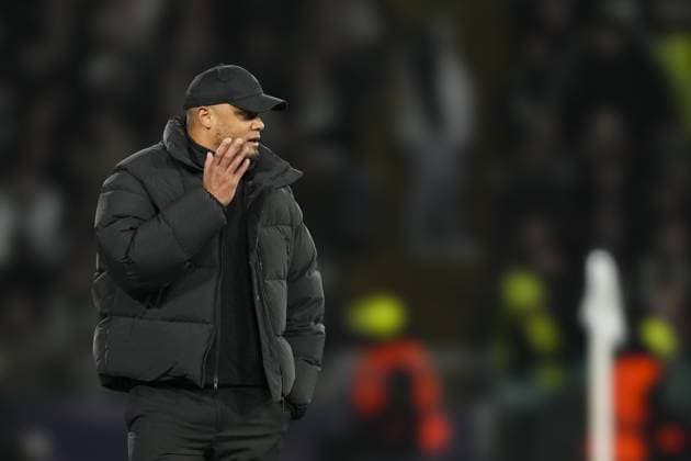 Bayern Munich Head Coach Vincent Kompany on the touchline at Celtic Park Celtic v Bayern Munich, UEFA Champions League, Knockout Round Play-offs, First Leg, Football, Celtic Park, Glasgow, UK - 12 Feb 2025 EDITORIAL USE ONLY No use with unauthorised audio, video, data, fixture lists, club league logos or live services. Online in-match use limited to 120 images, no video emulation. No use in betting, games or single club league player publications. Copyright: xStuartxWallace Shutterstockx 15136907ce