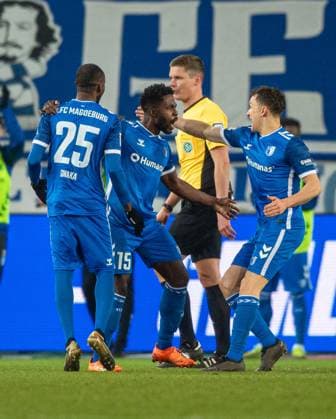 Fussball, Herren, Saison 2024 2025, 2. Bundesliga (22. Spieltag), 1. FC Magdeburg - 1. FC Köln, v.l. Silas Gnaka (1. FC Magdeburg), Daniel Heber (1. FC Magdeburg), Martijn Kaars (1. FC Magdeburg), Jubel nach Tor zum 1:0, 14.02. 2025,