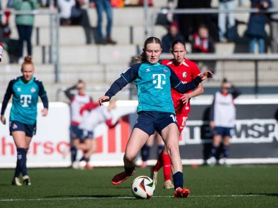 Carlotta Imping (FC Koeln, 14) am Ball, GER, SC Freiburg vs 1. FC Koeln, Fussball Google Pixel Frauen Bundesliga, 15. Spieltag, Saison 2024 2025, 15.02.2025 DFB regulations prohibit any use of photographs as image sequences and or quasi-video GER, SC Freiburg vs 1. FC Koeln, Fussball Google Pixel Frauen Bundesliga, 15. Spieltag, Saison 2024 2025, 15.02.2025 Freiburg Copyright: xEibner-Pressefoto Memmlerx EP_MMR