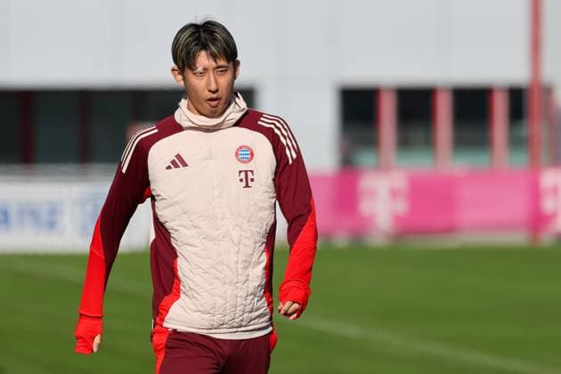 Hiroki Ito (FC Bayern Muenchen, 21) auf dem Weg auf den Trainingsplatz, GER, Abschlusstraining, FC Bayern Muenchen, Fussball, UEFA Champions League, Play-offs, Saison 2024 2025, 17.02.2025, GER, Abschlusstraining, FC Bayern Muenchen, Fussball, UEFA Champions League, Play-offs, Saison 2024 2025, 17.02.2025 Muenchen Copyright: xEibner-Pressefoto JennixMaulx EP_JML