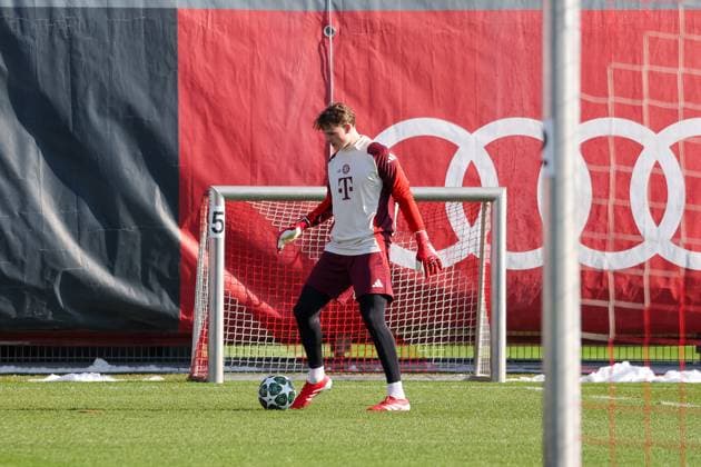 Jonas Urbig (FC Bayern Muenchen, 40), GER, Abschlusstraining, FC Bayern Muenchen, Fussball, UEFA Champions League, Play-offs, Saison 2024 2025, 17.02.2025, GER, Abschlusstraining, FC Bayern Muenchen, Fussball, UEFA Champions League, Play-offs, Saison 2024 2025, 17.02.2025 Muenchen Copyright: xEibner-Pressefoto JennixMaulx EP_JML