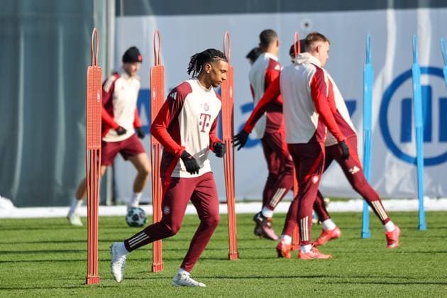 Michael Olise (FC Bayern Muenchen, 17) beim Training, GER, Abschlusstraining, FC Bayern Muenchen, Fussball, UEFA Champions League, Play-offs, Saison 2024 2025, 17.02.2025, GER, Abschlusstraining, FC Bayern Muenchen, Fussball, UEFA Champions League, Play-offs, Saison 2024 2025, 17.02.2025 Muenchen Copyright: xEibner-Pressefoto JennixMaulx EP_JML