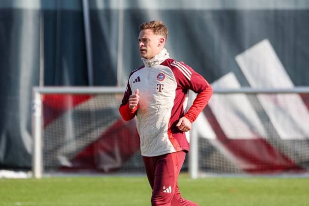 Joshua Kimmich (FC Bayern Muenchen, 06) laufend im Training, GER, Abschlusstraining, FC Bayern Muenchen, Fussball, UEFA Champions League, Play-offs, Saison 2024 2025, 17.02.2025, GER, Abschlusstraining, FC Bayern Muenchen, Fussball, UEFA Champions League, Play-offs, Saison 2024 2025, 17.02.2025 Muenchen Copyright: xEibner-Pressefoto JennixMaulx EP_JML
