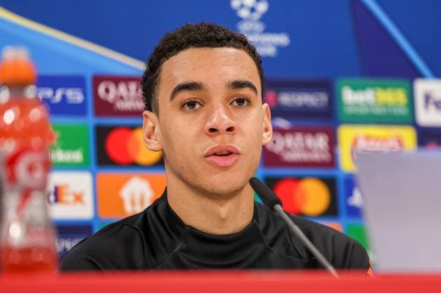 Jamal Musiala (FC Bayern Muenchen, 42) bei der Pressekonferenz, GER, Internationale Pressekonferenz, FC Bayern Muenchen, Fussball, UEFA Champions League, Play-offs, Saison 2024 2025, 17.02.2025, GER, Internationale Pressekonferenz, FC Bayern Muenchen, Fussball, UEFA Champions League, Play-offs, Saison 2024 2025, 17.02.2025 Muenchen Copyright: xEibner-Pressefoto JennixMaulx EP_JML