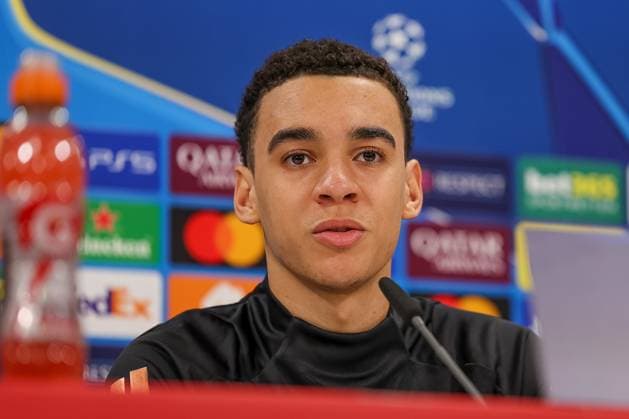 Jamal Musiala (FC Bayern Muenchen, 42) bei der Pressekonferenz, GER, Internationale Pressekonferenz, FC Bayern Muenchen, Fussball, UEFA Champions League, Play-offs, Saison 2024 2025, 17.02.2025, GER, Internationale Pressekonferenz, FC Bayern Muenchen, Fussball, UEFA Champions League, Play-offs, Saison 2024 2025, 17.02.2025 Muenchen Copyright: xEibner-Pressefoto JennixMaulx EP_JML