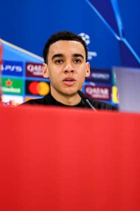 Jamal Musiala (FC Bayern Muenchen, 42) bei der Pressekonferenz, GER, Internationale Pressekonferenz, FC Bayern Muenchen, Fussball, UEFA Champions League, Play-offs, Saison 2024 2025, 17.02.2025, GER, Internationale Pressekonferenz, FC Bayern Muenchen, Fussball, UEFA Champions League, Play-offs, Saison 2024 2025, 17.02.2025 Muenchen Copyright: xEibner-Pressefoto JennixMaulx EP_JML