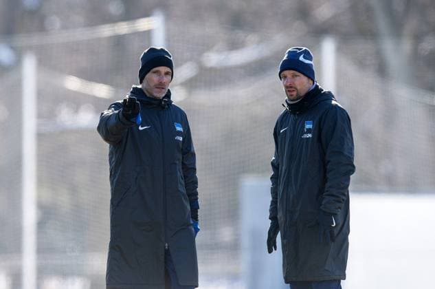 Fussball, Herren, Saison 2024 25, 2. Bundesliga, Hertha BSC, Training, v.l. Trainer Stefan Leitl (Hertha BSC), Patrick Ebert (Standard-Trainer, Hertha BSC), 18.02. 2025, Copyright: xSebastianxRäppold MatthiasxKochx