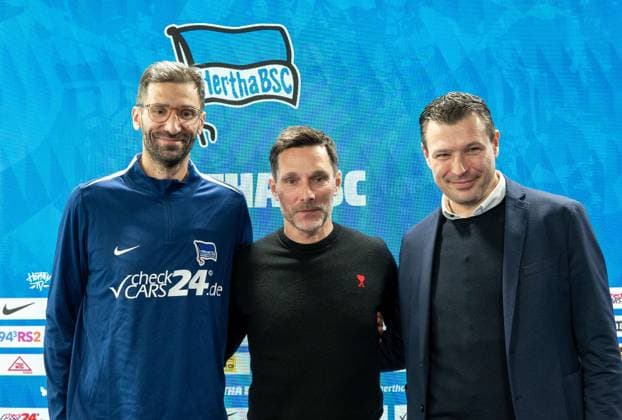 Fussball, Herren, Saison 2024 25, 2. Bundesliga, Hertha BSC, Pressekonferenz zur Vorstellung des neuen Trainers Stefan Leitl, im Bild: v.l. Co-Trainer Andre Mijatovic (Hertha BSC), Trainer Stefan Leitl (Hertha BSC), Sportdirektor Benjamin Weber (Hertha BSC), 18.02. 2025,