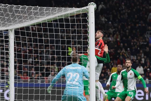 Milan, Italy, 18th February 2025. Santiago Gimenez of AC Milan scores to give the side a 1-0 lead during the UEFA Champions League, Play Off 2nd Leg match at Giuseppe Meazza, Milan. Picture credit should read: Jonathan Moscrop Sportimage EDITORIAL USE ONLY. No use with unauthorised audio, video, data, fixture lists, club league logos or live services. Online in-match use limited to 120 images, no video emulation. No use in betting, games or single club league player publications. SPI_008_JM_MILAN_FEYENOORD_UCL_ SPI-3687-0008