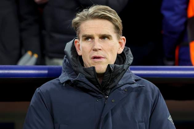 Sportdirektor Christoph Freund (FC Bayern Muenchen) schaut, UEFA Champions League 2024 25 League Knockout Play-off Second Leg, FC Bayern München v Celtic FC, Allianz Arena am 18. February 2025 in München, Deutschland. (Foto von Marco Steinbrenner DeFodi Images) Sportdirektor Christoph Freund (FC Bayern Muenchen) looks on, UEFA Champions League 2024 25 League Knockout Play-off Second Leg, FC Bayern München v Celtic FC, Allianz Arena, February 18, 2025 in Munich, Germany. (Photo by Marco Steinbrenner DeFodi Images) Defodi-700_muenchen_glasgow_20250218_020