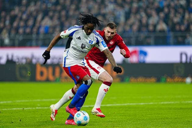 Torschuss Torchance Adedire Mebude (Hamburger SV, 16) GER, Hamburger SV vs. 1. FC Kaiserslautern, Fussball, 2. Bundesliga, Spieltag 23, Saison 2024 2025, 21.02.2025 DFL REGULATIONS PROHIBIT ANY USE OF PHOTOGRAPHS AS IMAGE SEQUENCES AND OR QUASI-VIDEO GER, Hamburger SV vs. 1. FC Kaiserslautern, Fussball, 2. Bundesliga, Spieltag 23, Saison 2024 2025, 21.02.2025 Hamburg