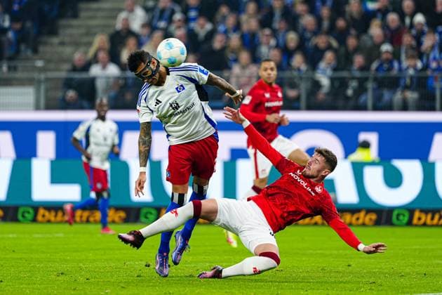 Torschuss Torchance per Kopfball Davie Selke (Hamburger SV, 27) GER, Hamburger SV vs. 1. FC Kaiserslautern, Fussball, 2. Bundesliga, Spieltag 23, Saison 2024 2025, 21.02.2025 DFL REGULATIONS PROHIBIT ANY USE OF PHOTOGRAPHS AS IMAGE SEQUENCES AND OR QUASI-VIDEO GER, Hamburger SV vs. 1. FC Kaiserslautern, Fussball, 2. Bundesliga, Spieltag 23, Saison 2024 2025, 21.02.2025 Hamburg
