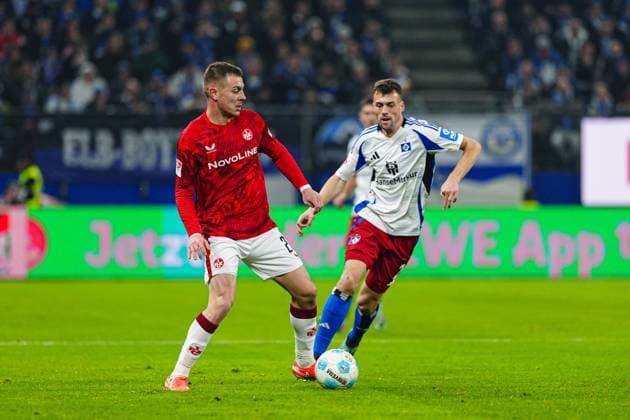 Filip Kaloc (1. FC Kaiserslautern, 26), Jonas Meffert (Hamburger SV, 23) GER, Hamburger SV vs. 1. FC Kaiserslautern, Fussball, 2. Bundesliga, Spieltag 23, Saison 2024 2025, 21.02.2025 DFL REGULATIONS PROHIBIT ANY USE OF PHOTOGRAPHS AS IMAGE SEQUENCES AND OR QUASI-VIDEO GER, Hamburger SV vs. 1. FC Kaiserslautern, Fussball, 2. Bundesliga, Spieltag 23, Saison 2024 2025, 21.02.2025 Hamburg