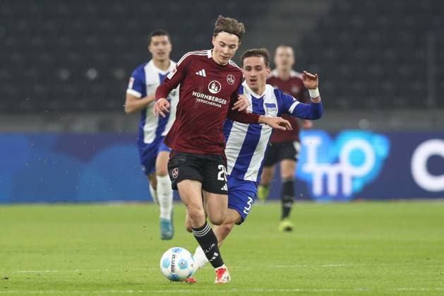 21.02.2025, xtgx, Fussball - 2.Bundesliga, Hertha BSC Berlin - 1.FC Nuernberg emspor, v.l. Caspar Jander (Nuernberg, 20), Michal Karbownik (Hertha, 33) Zweikampf, Duell, Kampf, tackle (DFL DFB REGULATIONS PROHIBIT ANY USE OF PHOTOGRAPHS as IMAGE SEQUENCES and or QUASI-VIDEO) Berlin