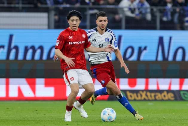 Daisuke Yokota (1. FC Kaiserslautern) und Daniel Elfadli (Hamburger SV) kaempfen um den Ball, 2. Bundesliga, Hamburger SV vs 1. FC Kaiserslautern, Volksparkstadion am 21. February 2025 in Hamburg, Deutschland. (Foto von Marco Steinbrenner DeFodi Images) Daisuke Yokota (1. FC Kaiserslautern) und Daniel Elfadli (Hamburger SV) battle for the ball, 2. Bundesliga, Hamburger SV vs 1. FC Kaiserslautern, Volksparkstadion, February 21, 2025 in Hamburg, Germany. (Photo by Marco Steinbrenner DeFodi Images) DFB DFL REGULATIONS PROHIBIT ANY USE OF PHOTOGRAPHS AS IMAGE SEQUENCES AND OR QUASI-VIDEO.