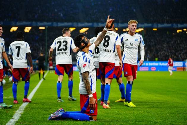 Torjubel nach Tor zum 1:0 Davie Selke (Hamburger SV, 27), betet GER, Hamburger SV vs. 1. FC Kaiserslautern, Fussball, 2. Bundesliga, Spieltag 23, Saison 2024 2025, 21.02.2025 DFL REGULATIONS PROHIBIT ANY USE OF PHOTOGRAPHS AS IMAGE SEQUENCES AND OR QUASI-VIDEO GER, Hamburger SV vs. 1. FC Kaiserslautern, Fussball, 2. Bundesliga, Spieltag 23, Saison 2024 2025, 21.02.2025 Hamburg