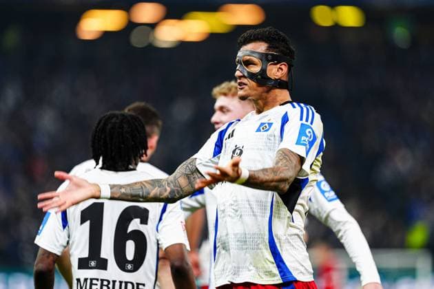 Torjubel nach Tor zum 1:0 Davie Selke (Hamburger SV, 27) GER, Hamburger SV vs. 1. FC Kaiserslautern, Fussball, 2. Bundesliga, Spieltag 23, Saison 2024 2025, 21.02.2025 DFL REGULATIONS PROHIBIT ANY USE OF PHOTOGRAPHS AS IMAGE SEQUENCES AND OR QUASI-VIDEO GER, Hamburger SV vs. 1. FC Kaiserslautern, Fussball, 2. Bundesliga, Spieltag 23, Saison 2024 2025, 21.02.2025 Hamburg