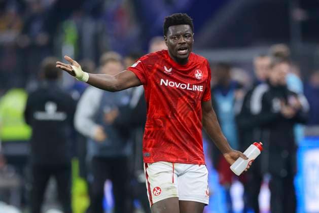 Ragnar Ache (1. FC Kaiserslautern) schaut enttaeuscht, 2. Bundesliga, Hamburger SV vs 1. FC Kaiserslautern, Volksparkstadion am 21. February 2025 in Hamburg, Deutschland. (Foto von Marco Steinbrenner DeFodi Images) Ragnar Ache (1. FC Kaiserslautern) looks dejected, 2. Bundesliga, Hamburger SV vs 1. FC Kaiserslautern, Volksparkstadion, February 21, 2025 in Hamburg, Germany. (Photo by Marco Steinbrenner DeFodi Images) DFB DFL REGULATIONS PROHIBIT ANY USE OF PHOTOGRAPHS AS IMAGE SEQUENCES AND OR QUASI-VIDEO.