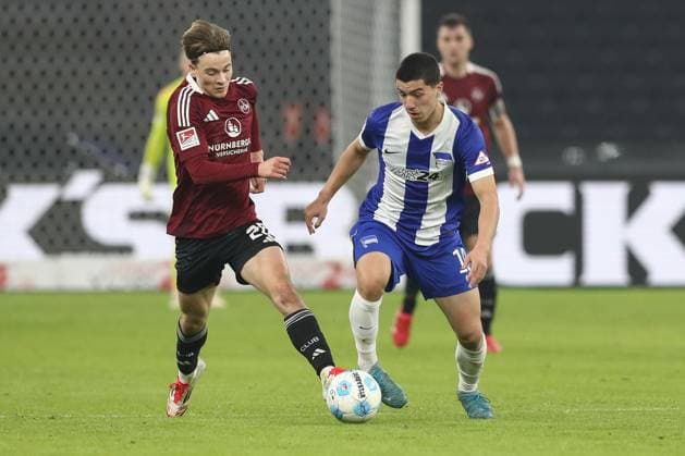 21.02.2025, xtgx, Fussball - 2.Bundesliga, Hertha BSC Berlin - 1.FC Nuernberg emspor, v.l. Caspar Jander (Nuernberg, 20), Ibrahim Maza (Hertha, 10) Zweikampf, Duell, Kampf, tackle (DFL DFB REGULATIONS PROHIBIT ANY USE OF PHOTOGRAPHS as IMAGE SEQUENCES and or QUASI-VIDEO) Berlin
