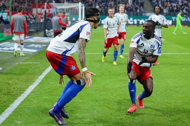 Davie Selke (Hamburger SV) und Jean-Luc Dompe (Hamburger SV) jubeln, 2. Bundesliga, Hamburger SV vs 1. FC Kaiserslautern, Volksparkstadion am 21. February 2025 in Hamburg, Deutschland. (Foto von Marco Steinbrenner DeFodi Images) Davie Selke (Hamburger SV) und Jean-Luc Dompe (Hamburger SV) cheer, 2. Bundesliga, Hamburger SV vs 1. FC Kaiserslautern, Volksparkstadion, February 21, 2025 in Hamburg, Germany. (Photo by Marco Steinbrenner DeFodi Images) DFB DFL REGULATIONS PROHIBIT ANY USE OF PHOTOGRAPHS AS IMAGE SEQUENCES AND OR QUASI-VIDEO.