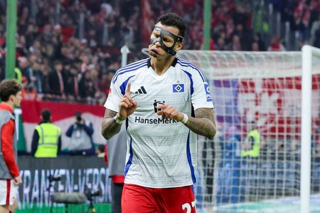 Davie Selke (Hamburger SV) bejubelt seinen Treffer zum 2:0, 2. Bundesliga, Hamburger SV vs 1. FC Kaiserslautern, Volksparkstadion am 21. February 2025 in Hamburg, Deutschland. (Foto von Marco Steinbrenner DeFodi Images) Davie Selke (Hamburger SV) celebrates after scoring his teams second goal, 2. Bundesliga, Hamburger SV vs 1. FC Kaiserslautern, Volksparkstadion, February 21, 2025 in Hamburg, Germany. (Photo by Marco Steinbrenner DeFodi Images) DFB DFL REGULATIONS PROHIBIT ANY USE OF PHOTOGRAPHS AS IMAGE SEQUENCES AND OR QUASI-VIDEO.