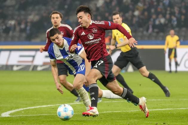 21.02.2025, xtgx, Fussball - 2.Bundesliga, Hertha BSC Berlin - 1.FC Nuernberg emspor, v.l. Ibrahim Maza (Hertha, 10), Jens Castrop (Nuernberg, 17) Zweikampf, Duell, Kampf, tackle (DFL DFB REGULATIONS PROHIBIT ANY USE OF PHOTOGRAPHS as IMAGE SEQUENCES and or QUASI-VIDEO) Berlin