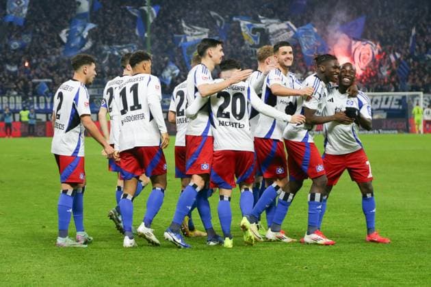 GER,Hamburg, HSV , 2. Bundesliga , Fussball, DFB, Hamburger SV vs 1. FC Kaiserslautern , im Hamburger Volksparkstadion , 21.02.2025 , v.l. Fabio Balde (Hamburger SV , 45 ) macht das 3:0 DFL regulations prohibit any use of photographs as image sequences and or quasi-video.