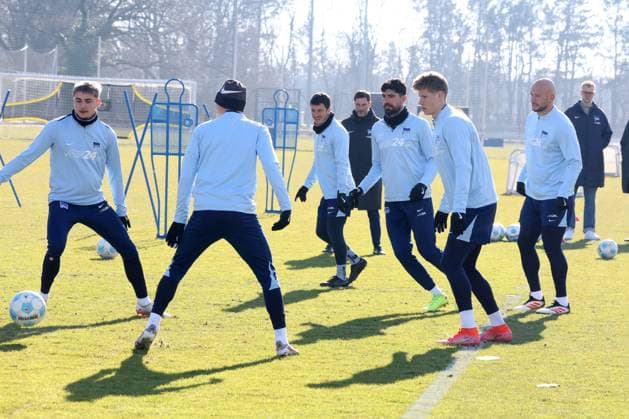 DEU, DFL, 2. FBL Hertha BSC, Training, 22.02.2025, Sportforum, Berlin, DEU, DFL, 2. FBL Hertha BSC, Training, im Bild Hertha-Spielerkreis DFL - regulations prohibit any use of Photographs as image sequences and or quasi-video Foto: Juergen Engler nordphoto GmbH
