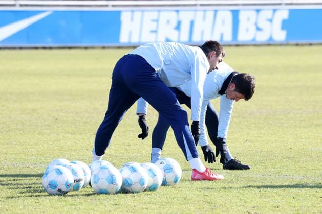 DEU, DFL, 2. FBL Hertha BSC, Training, 22.02.2025, Sportforum, Berlin, DEU, DFL, 2. FBL Hertha BSC, Training, im Bild Diego Demme (Hertha BSC Berlin 6), Smail Prevljak (Hertha BSC Berlin 9) DFL - regulations prohibit any use of Photographs as image sequences and or quasi-video Foto: Juergen Engler nordphoto GmbH