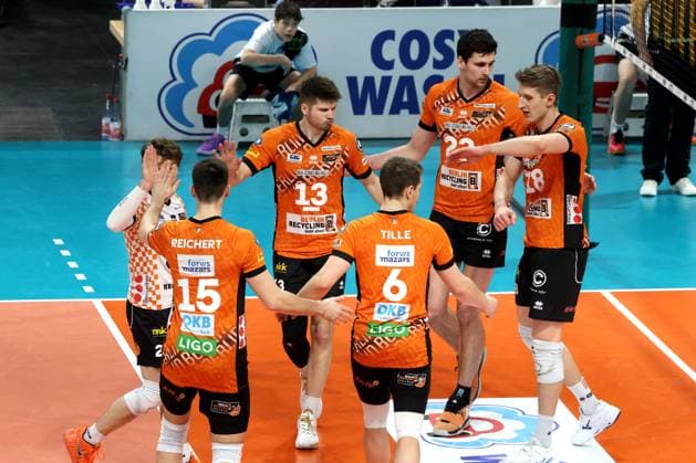 DEU, DVV, 1.VBL, BR Volleys vs. FT 1844 Freiburg, 22.02.2025, Max-Schmeling-Halle, Berlin, DEU, DVV, 1.VBL, BR Volleys vs. FT 1844 Freiburg, im Bild BR Volleys-Spielerkreis Foto: Juergen Engler nordphoto GmbH