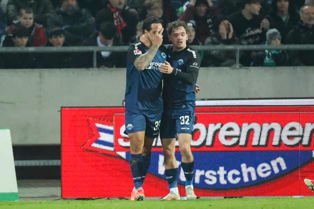 Adriano Grimaldi (SC Paderborn 07) bejubelt seinen Treffer zum 1:1 mit Aaron Zehnter (SC Paderborn 07), 2. Bundesliga, Hannover 96 vs SC Paderborn 07, Heinz von Heiden Arena am 22. February 2025 in Hannover, Deutschland. (Foto von Marco Steinbrenner DeFodi Images) Adriano Grimaldi (SC Paderborn 07) celebrates after scoring his teams first goal with Aaron Zehnter (SC Paderborn 07), 2. Bundesliga, Hannover 96 vs SC Paderborn 07, Heinz von Heiden Arena, February 22, 2025 in Hanover, Germany. (Photo by Marco Steinbrenner DeFodi Images) DFB DFL REGULATIONS PROHIBIT ANY USE OF PHOTOGRAPHS AS IMAGE SEQUENCES AND OR QUASI-VIDEO.