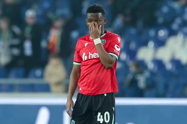 Rabbi Matondo (Hannover 96) schaut enttaeuscht, 2. Bundesliga, Hannover 96 vs SC Paderborn 07, Heinz von Heiden Arena am 22. February 2025 in Hannover, Deutschland. (Foto von Marco Steinbrenner DeFodi Images) Rabbi Matondo (Hannover 96) looks dejected, 2. Bundesliga, Hannover 96 vs SC Paderborn 07, Heinz von Heiden Arena, February 22, 2025 in Hanover, Germany. (Photo by Marco Steinbrenner DeFodi Images) DFB DFL REGULATIONS PROHIBIT ANY USE OF PHOTOGRAPHS AS IMAGE SEQUENCES AND OR QUASI-VIDEO.