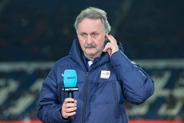 Experte Peter Neururer (Sport1) schaut, 2. Bundesliga, Hannover 96 vs SC Paderborn 07, Heinz von Heiden Arena am 22. February 2025 in Hannover, Deutschland. (Foto von Marco Steinbrenner DeFodi Images) Experte Peter Neururer (Sport1) looks on, 2. Bundesliga, Hannover 96 vs SC Paderborn 07, Heinz von Heiden Arena, February 22, 2025 in Hanover, Germany. (Photo by Marco Steinbrenner DeFodi Images) DFB DFL REGULATIONS PROHIBIT ANY USE OF PHOTOGRAPHS AS IMAGE SEQUENCES AND OR QUASI-VIDEO.