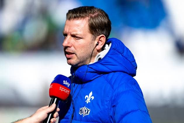 Florian Kohfeldt (SV Darmstadt 98, Trainer) beim TV Interview vor der Partie. GER, SV Darmstadt 98 vs. FC Schalke 04, Fussball, 23. Spieltag, Saison 2024 2025, 23.02.2025. DFL REGULATIONS PROHIBIT ANY USE OF PHOTOGRAPHS as IMAGE SEQUENCES and or QUASI-VIDEO. GER, SV Darmstadt 98 vs. FC Schalke 04, Fussball, 23. Spieltag, Saison 2024 2025, 23.02.2025. Darmstadt
