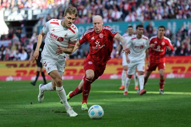 GER, 2.FBL, 1. FC Koeln vs. Fortuna Duesseldorf 23.02.2025, Rheinenergie Stadion, Koeln, GER, 2.FBL, 1. FC Koeln vs. Fortuna Duesseldorf , im Bild: Timo Hübers Huebers (FC Koeln 4), im Zweikampf gegen Valgeir Lunddal Friðriksson (Fortuna Duesseldorf 12),
