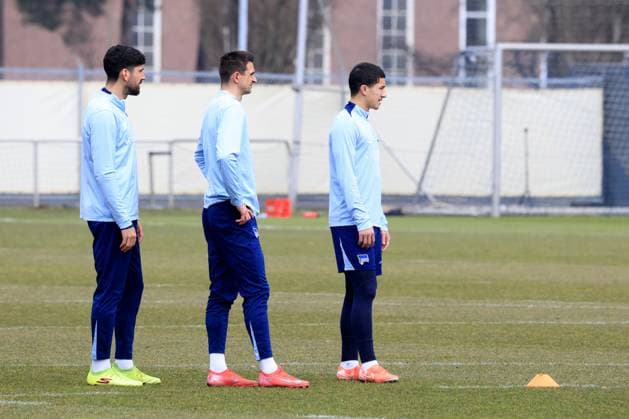 DEU, DFL, 2. FBL Hertha BSC, Training, 25.02.2025, Sportforum, Berlin, DEU, DFL, 2. FBL Hertha BSC, Training, im Bild Andreas Bouchalakis (Hertha BSC Berlin 5), Smail Prevljak (Hertha BSC Berlin 9), Ibrahim Maza (Hertha BSC Berlin 10) DFL - regulations prohibit any use of Photographs as image sequences and or quasi-video Foto: Juergen Engler nordphoto GmbH