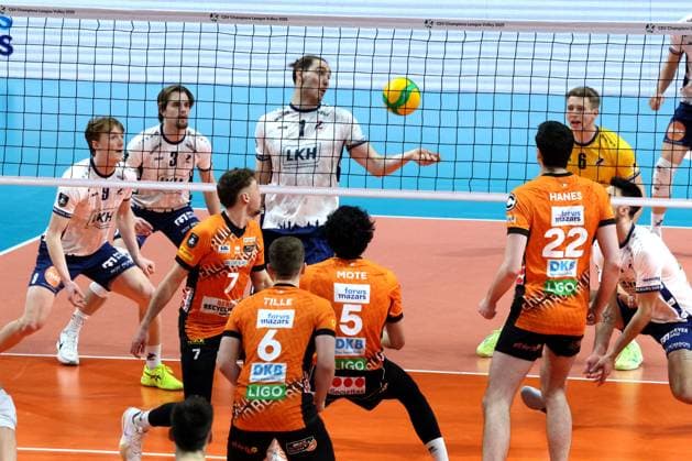 DEU, CEV Champions League, BR Volleys vs. SVG Lueneburg, 26.02.2025, Max-Schmeling-Halle, Berlin, DEU, CEV Champions League, BR Volleys vs. SVG Lueneburg, im Bild Simon Plaskie (BR Volleys 7), Neheimjah Mote (BR Volleys 5), Johannes Tille (BR Volleys 6), Jake Hanes (BR Volleys 22), Simon Torwie (Lueneburg 1), Oskar Espeland (Lueneburg 9), Michael Wright (Lueneburg 3) Foto: Juergen Engler nordphoto GmbH