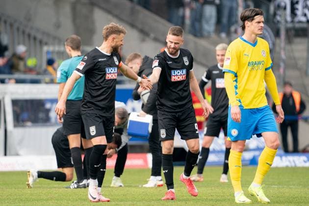 Lucas Roeser (Nr. 9 SSV Ulm 1846) (r) GER, Eintracht Braunschweig gegen SSV Ulm 1846, Fussball, 2. Fussball Bundesliga, Spielzeit 2024 25, 01.03.2025 GER, Eintracht Braunschweig gegen SSV Ulm 1846, Fussball, 2. Fussball Bundesliga, Spielzeit 2024 25, 01.03.2025 Braunschweig